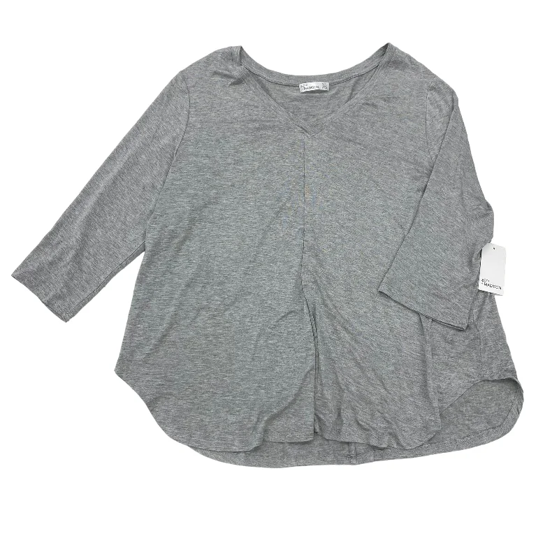 GREY TOP 3/4 SLEEVE by 89TH AND MADISON Size:XL Sleek Men's Metallic